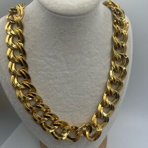 Vtg Monet Dble Flat Curblink Necklace  Goldtone Chain Runway Pristine Statement